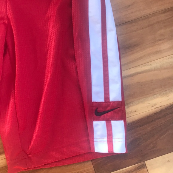 Nike red basketball shorts - Picture 2 of 6